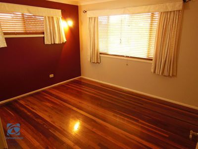 28 Hill Park Crescent, Rochedale South