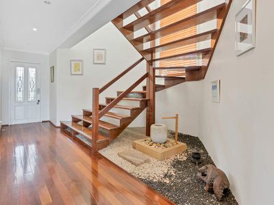 261 Stanhill Drive, Chevron Island