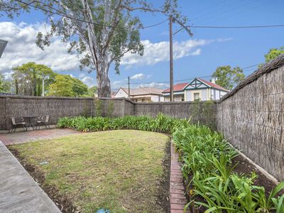 1 / 52B Robsart Street, Parkside