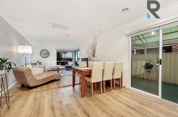 11 McKenzie Crescent, Roxburgh Park