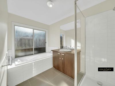 8 Isabella Way, Tarneit
