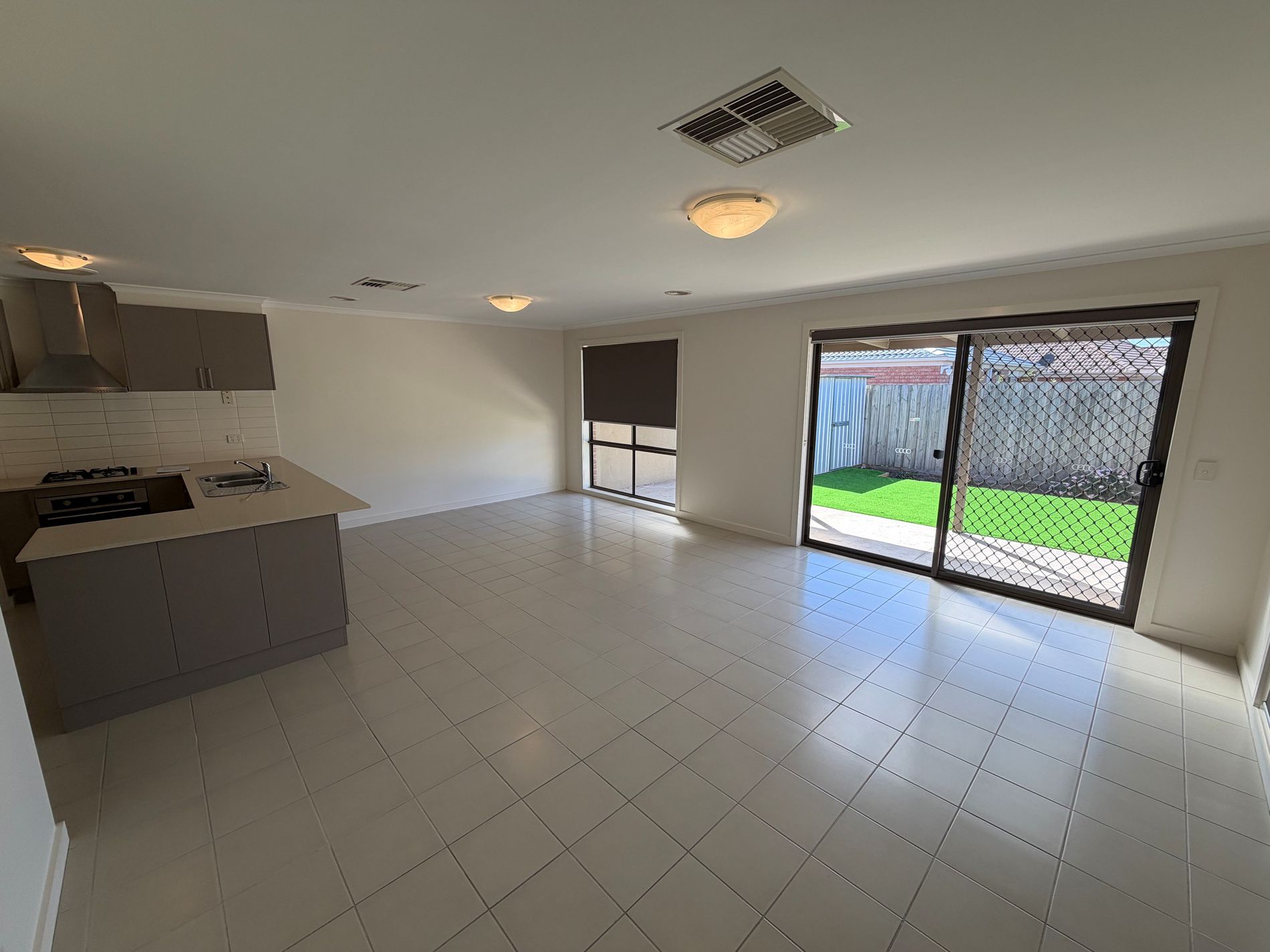 2 / 2 Lilly Pilly Close, Werribee