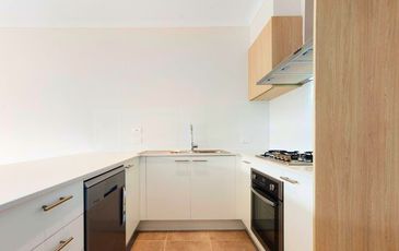 37 Millicent Parade, Officer