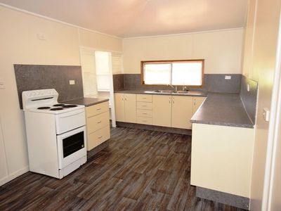 24 Wompoo Road, Longreach