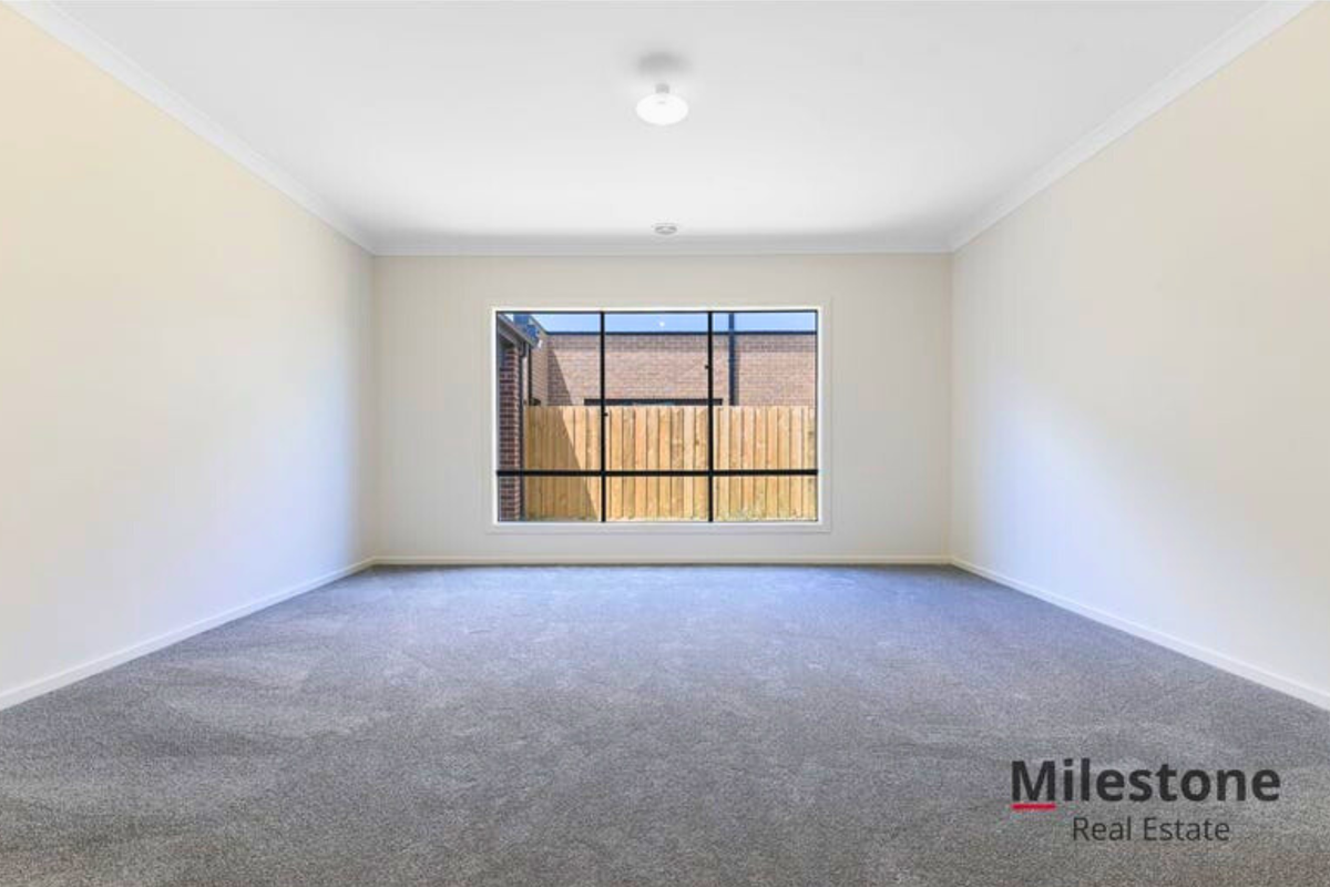24 Dream Avenue, Cranbourne East