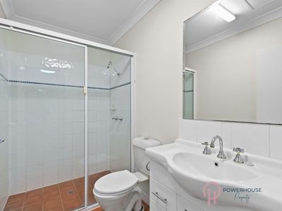 4 / 6 Quetta Close, Manoora