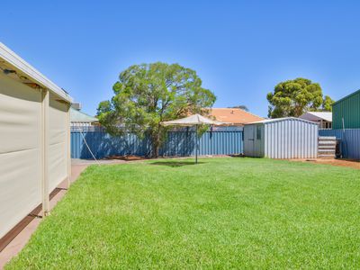 24 Holroyd Way, Boulder