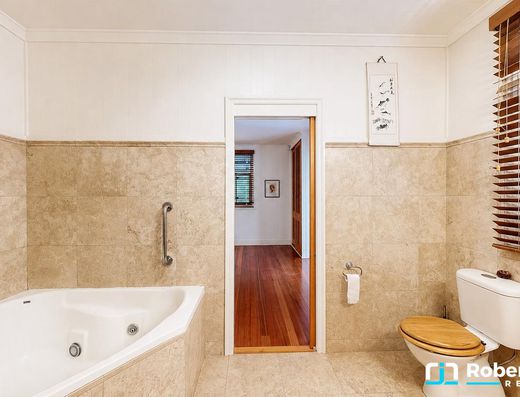 Iconic Garth Chapman Queenslander in a Peaceful Lakeside Setting image 6