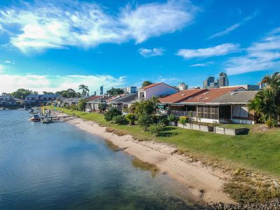 4 / 105 Sunshine Boulevard, Mermaid Waters