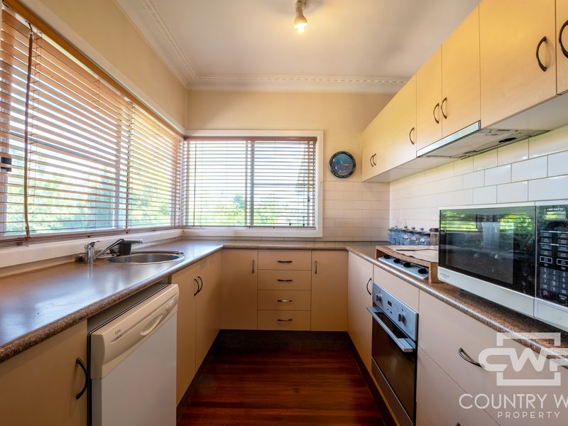 8 Lackey Street, Guyra