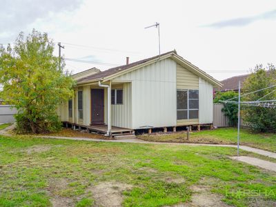 8 Shirley Street, Horsham