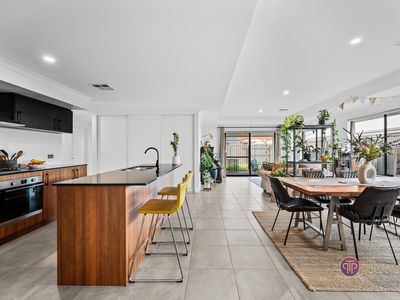 12 Furnell Way, Lakelands