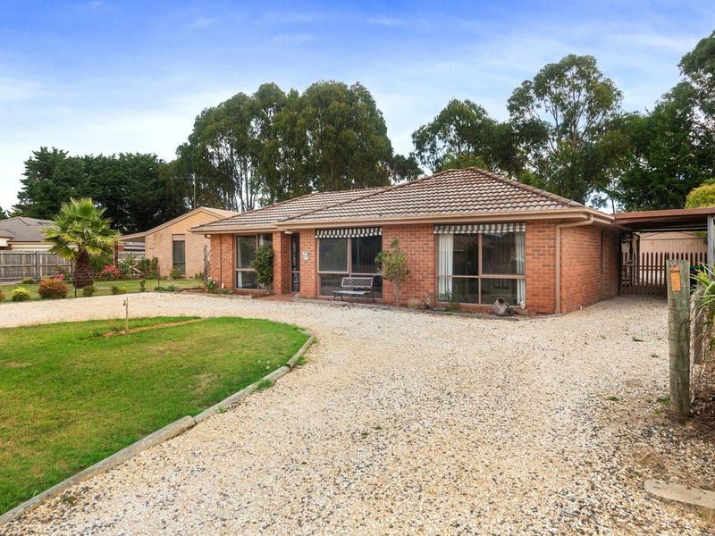 6 Acacia Court, Romsey