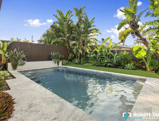 Modern Family Living in Prime Location image 15