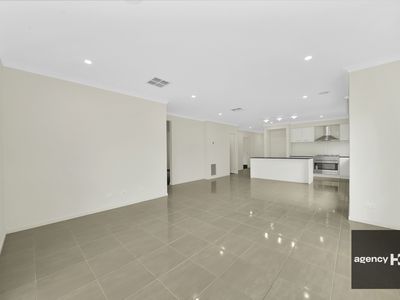 10 Retreat Way, Weir Views