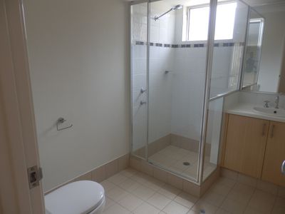 53 Amberley Way - Small pets considered, Westminster