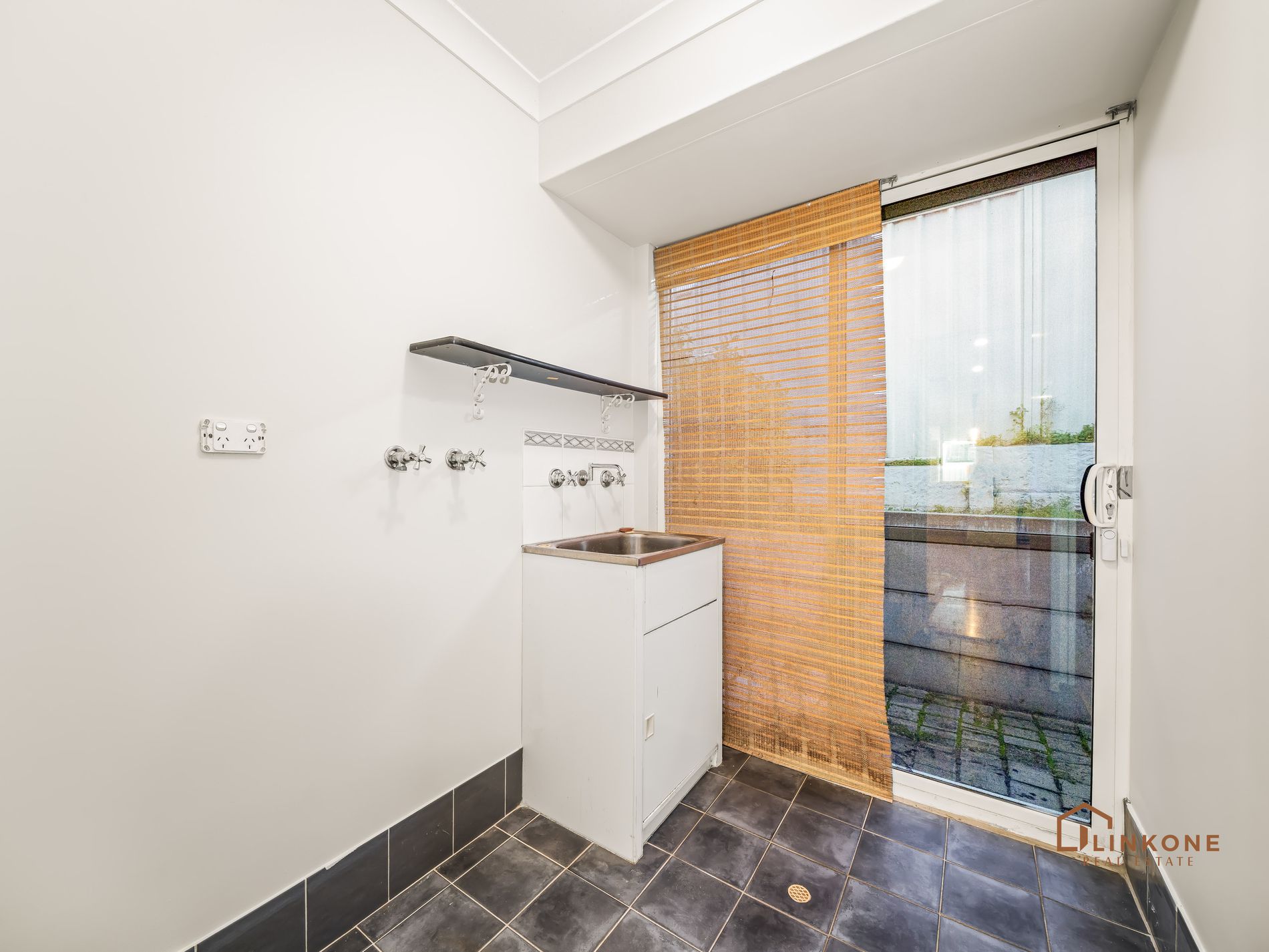 2 / 94 Hobbs Avenue, Como