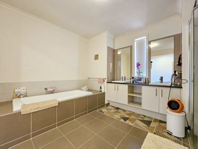 209 Sanctuary Lakes South Boulevard, Point Cook