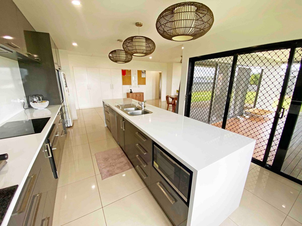 30 Gargan Lane, Atherton