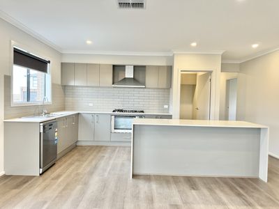 24 Akron Street, Manor Lakes