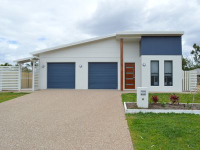 2/12 Claret Close, Condon