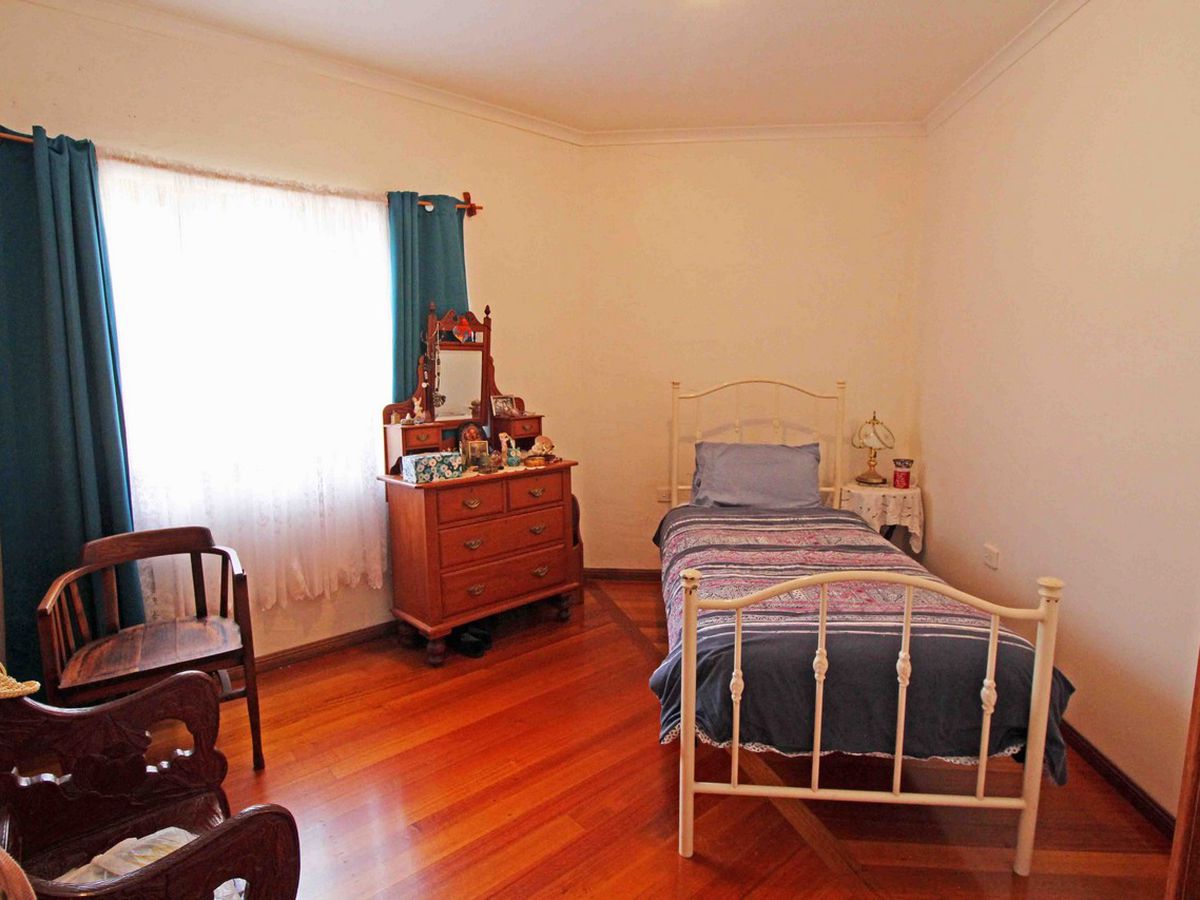 27 TWELFTH AVENUE, Atherton
