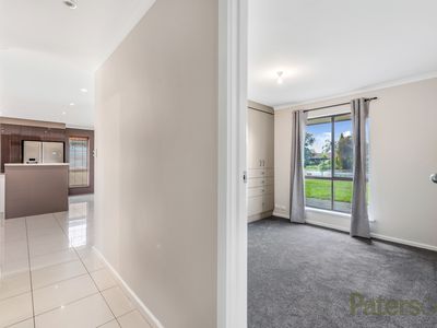 20 Warburton Drive, Woodcroft