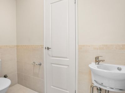 1B Bowra Avenue, Woodlands