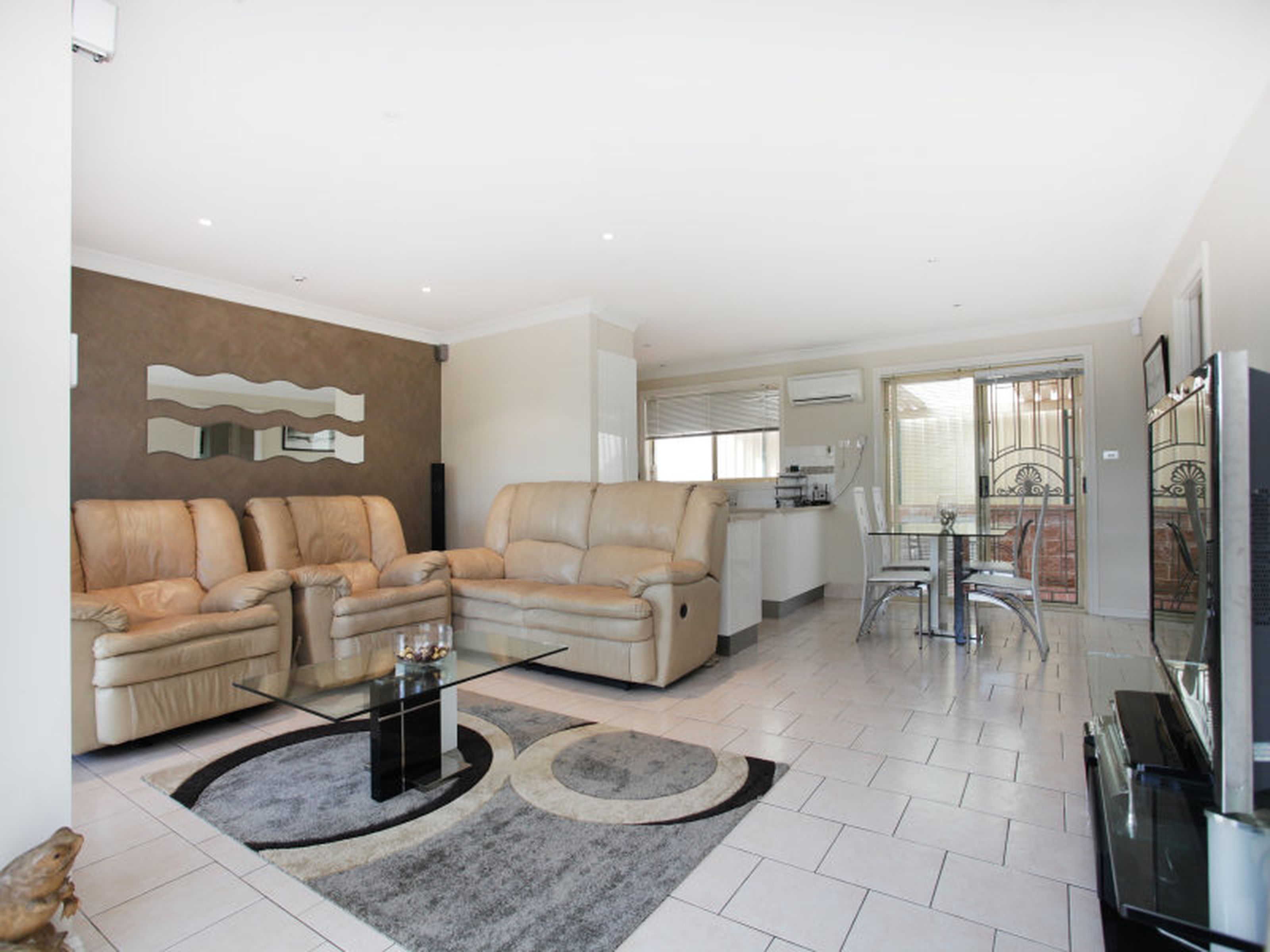 1 Barronfield Drive, GLENMORE PARK