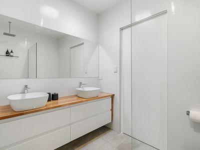 19 Elizabeth Street, George Town