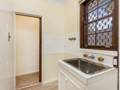1 / 6 MAPLE STREET, Golden Square