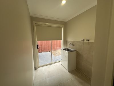 47 Canopus Circuit, Lara