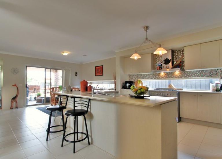 5 Nossal Drive, Point Cook