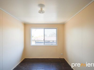 8 Curnow Street, Goodna