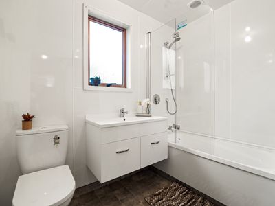 B / 352 Pine Hill Road, Liberton