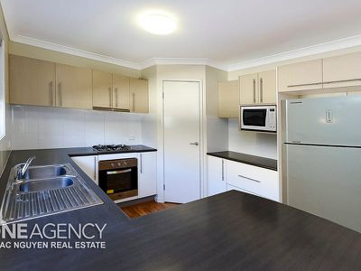 48 Lakes Entrance Dr, Springfield Lakes