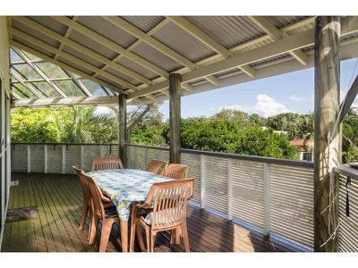 8 Driftwood Drive, Castaways Beach