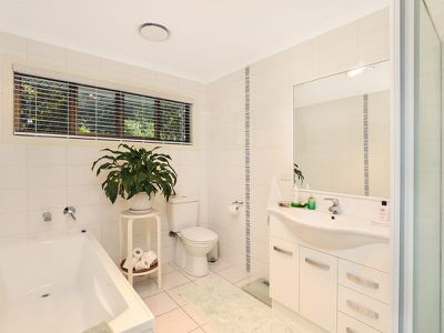 27 Amarina Avenue, Mooloolaba