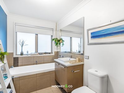 32 Riverside Drive, Cranbourne West