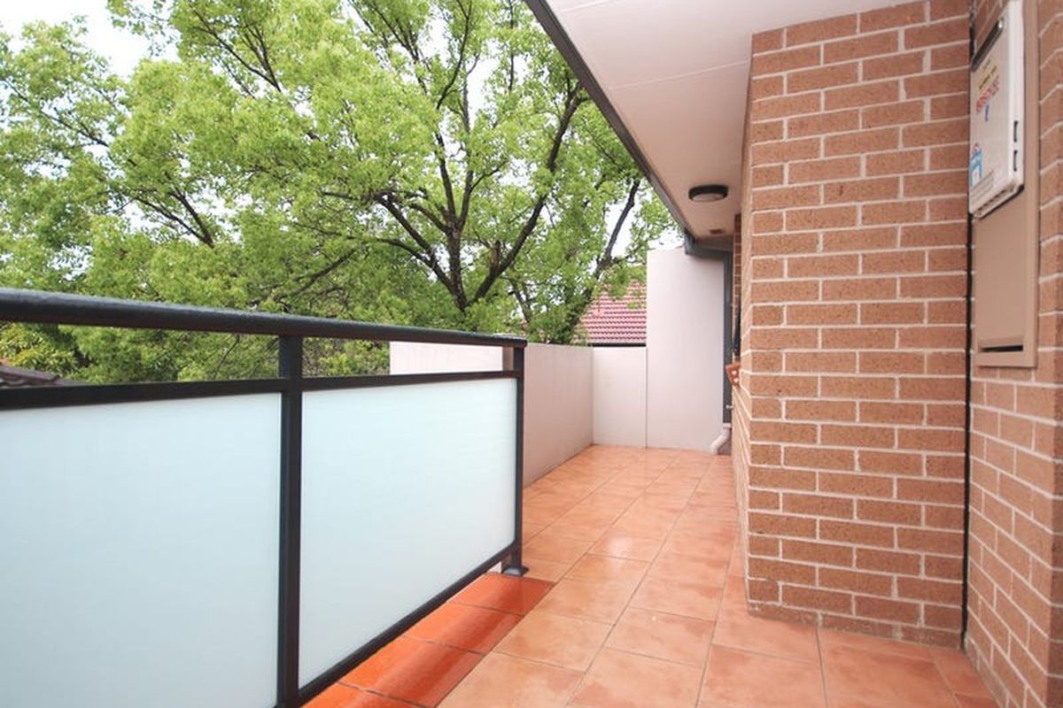 18 / 14-16 Eastbourne Road, Homebush West