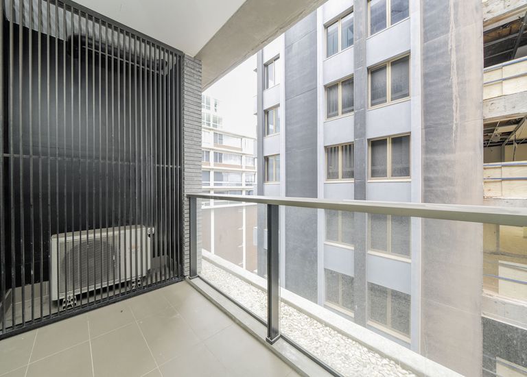 605 / 70 Queens Road, Melbourne
