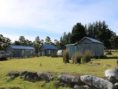 100 Crosswells Road, Pelverata