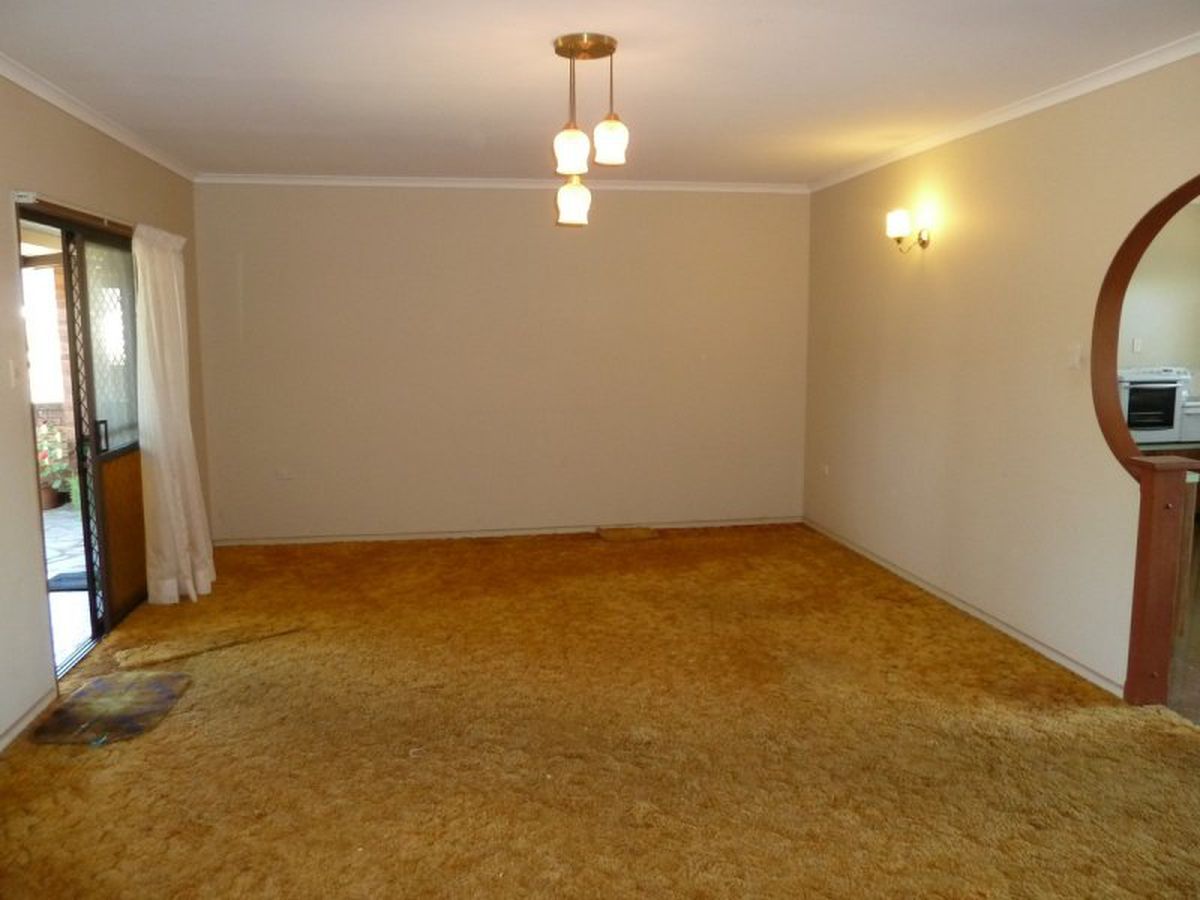 27 Putt St., Atherton