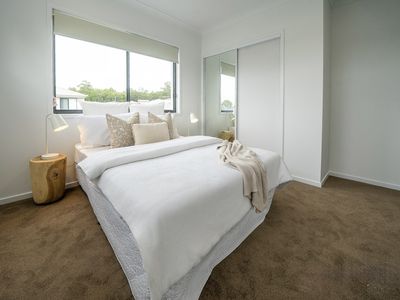 5 / 12 Luther James Close, Doolandella