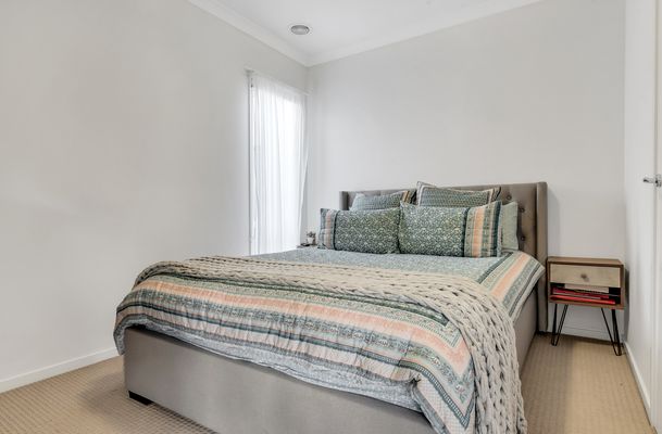 15 Kirkstead Grove, Craigieburn