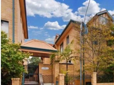 18 / 2-6 Gloucester Avenue, Burwood