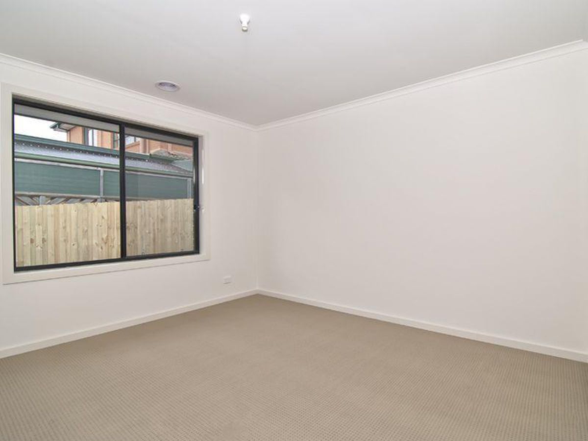 2 / 227 Outlook Drive, Dandenong North