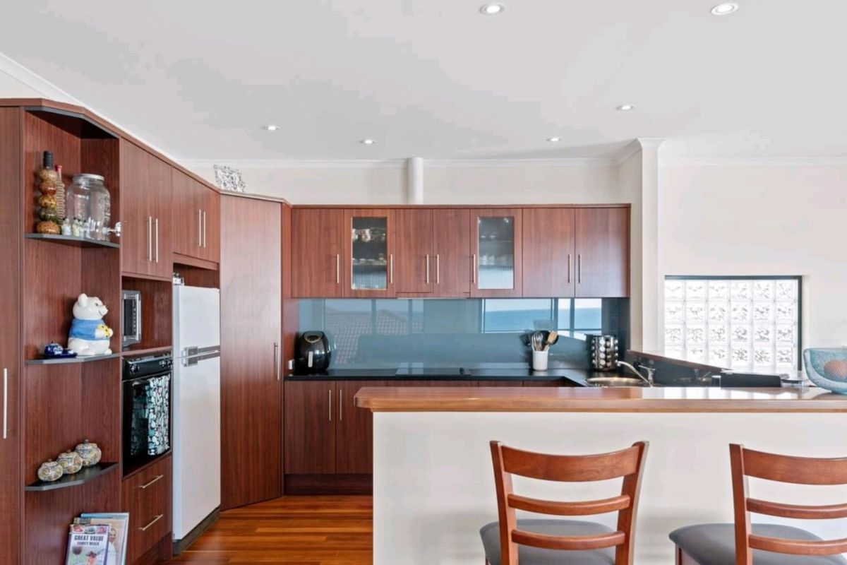 2 Clifftop Crescent, Hallett Cove