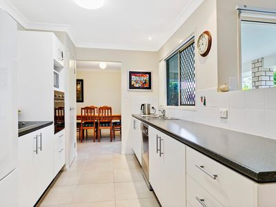 8 Rainbow Court, Glass House Mountains