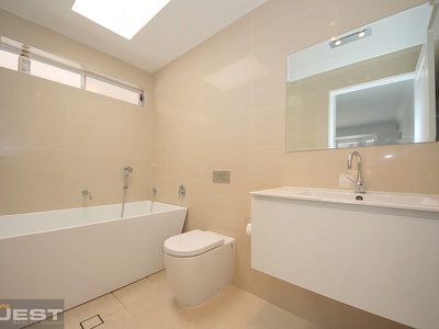 8 Amberdale Avenue, Picnic Point